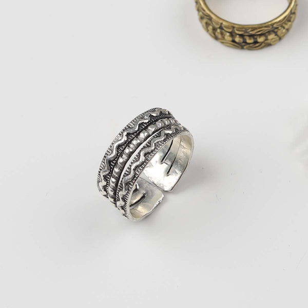 Ornate silver ring

