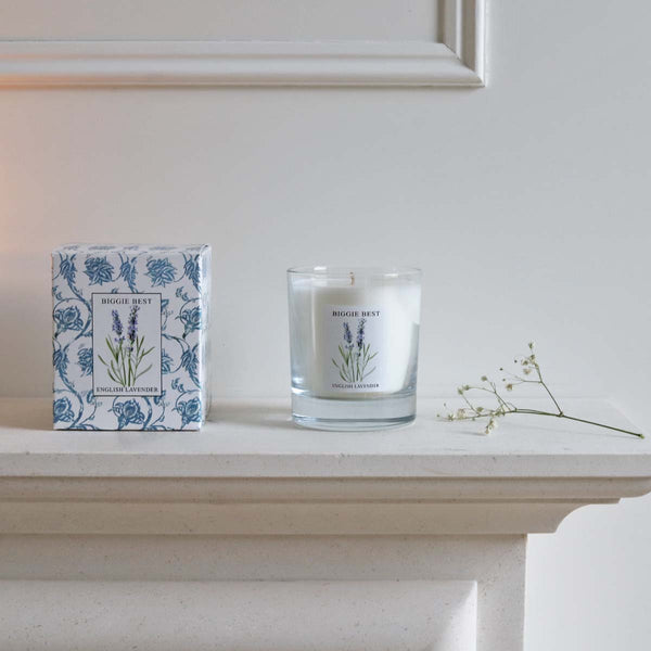 English Lavender, relax and recharge with our beautiful candle with calming notes of lavender, great for any space.

<P>Comes in a beautiful gift box<P>

