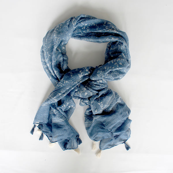 a lovely delicate scarf to brighten up any outfit 
