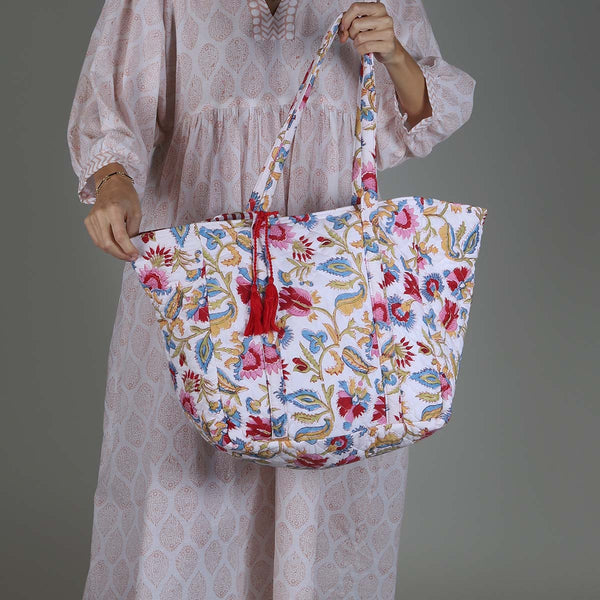 With all-over quilting & zip pocket inside, the colour palette evokes the uplifting feelings of Spring!. Large enough to fit your Sunday shopping or beach essentials this tote bag is a great travel companion.