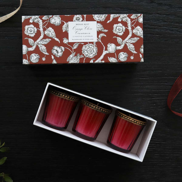 Orange & Clove votive candles in gorgeous red glass holders, scent of sweet juicy orange blended with spicy clove. Perfect scent for winter days!

<P>Comes in a beautiful gift box<P>

