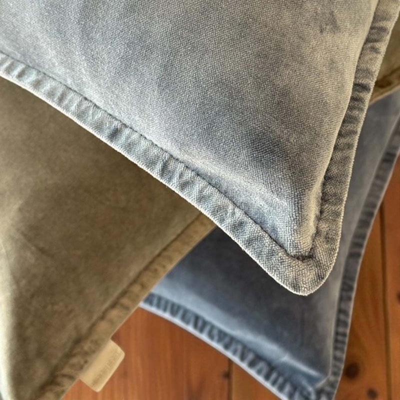 MEDIUM BLUE STONEWASHED VELVET CUSHION MD