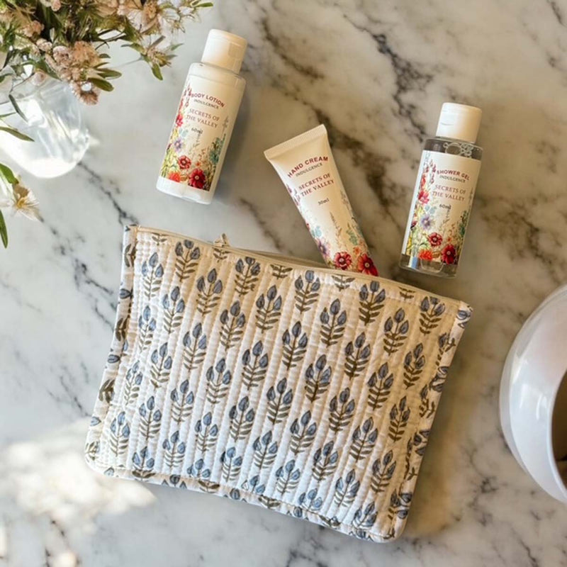 white /blue floral weekend bag set