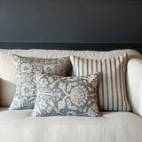 Imogen, lichen cushion