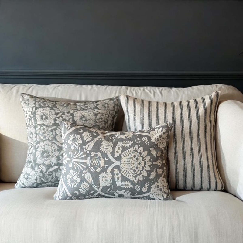 Imogen, lichen cushion
