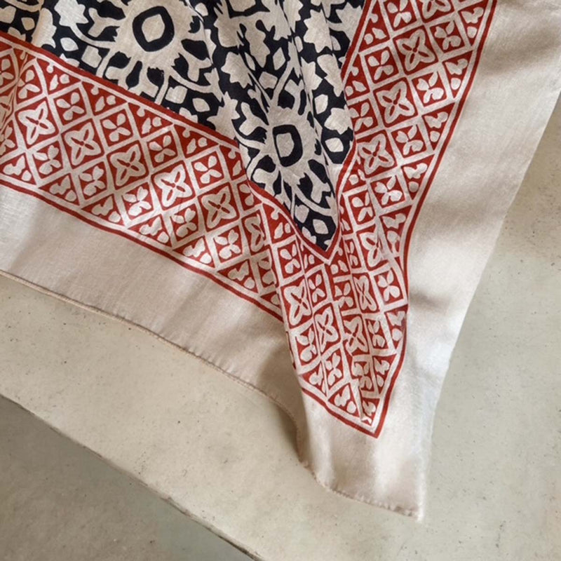 red/dk pyriamid scarf