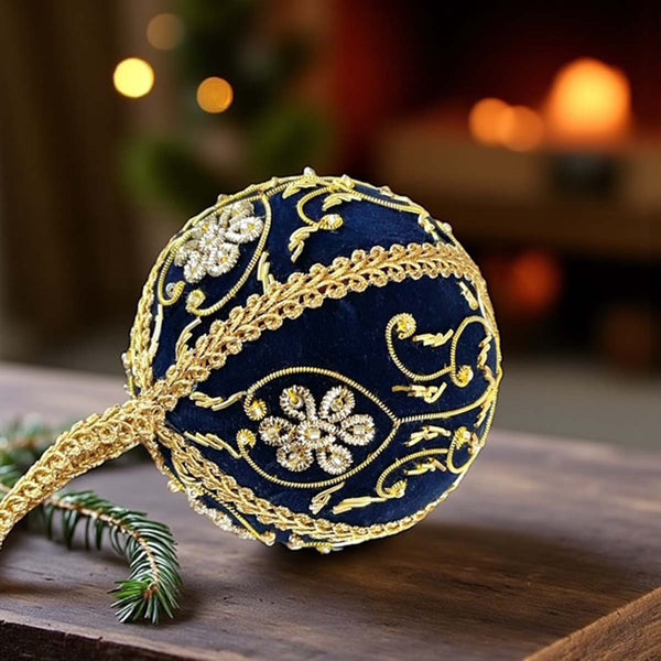 black /gold royal bauble