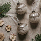 lrg frosted silver bauble
