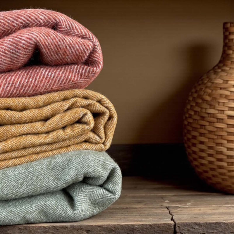 RUST PURE WOOL THROW – BIGGIE BEST