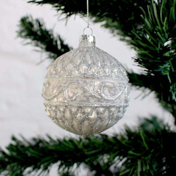 Vintage Embossed Pearl & Glitter Glass Bauble(W)