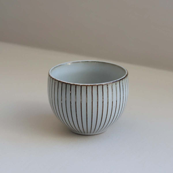 Beautiful ceramics which will grace any table, or eating area. Mix and match with other piece to create interest.