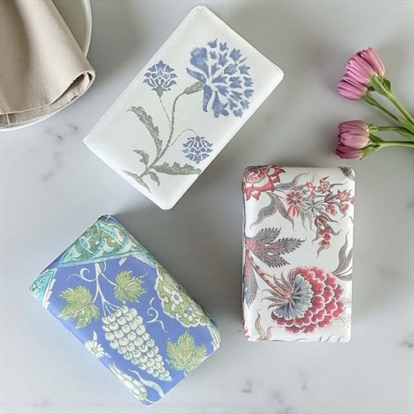 Lrg single soap blue flower