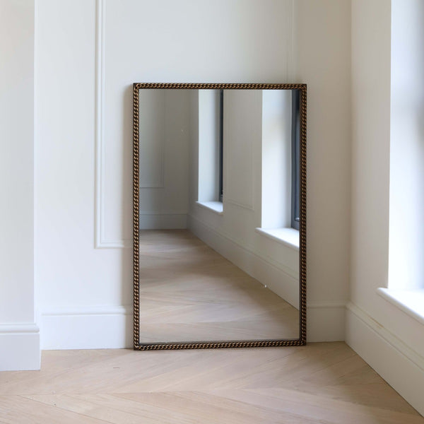 This mirror which has a chain link frame can be hung over the mantelpiece, in the hallway or in a bedroom. It will add a touch of elegance to your home, all the while creating instant light, space and dimension.