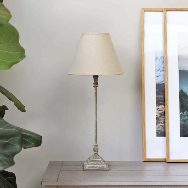 This table light is perfect for shedding some light on a work space or by taking its place next to any bed. 