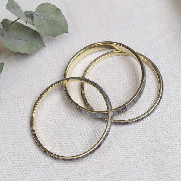 These 100% hand crafted bangles are made by artisans in India. They look great singularly or worn together, mix and match different styles and colours to make a statement.