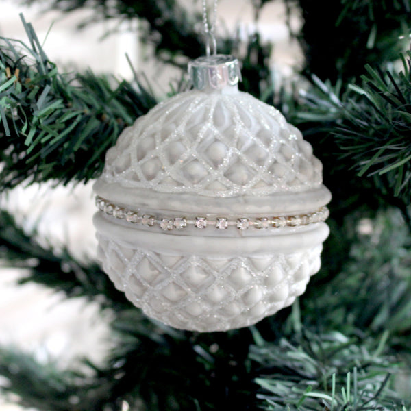 An elegant bauble with white and silver glitters  creates the best winter atmosphere. Sparkle your Christmas tree with this piece or mix it with other designs from this color pallet. 